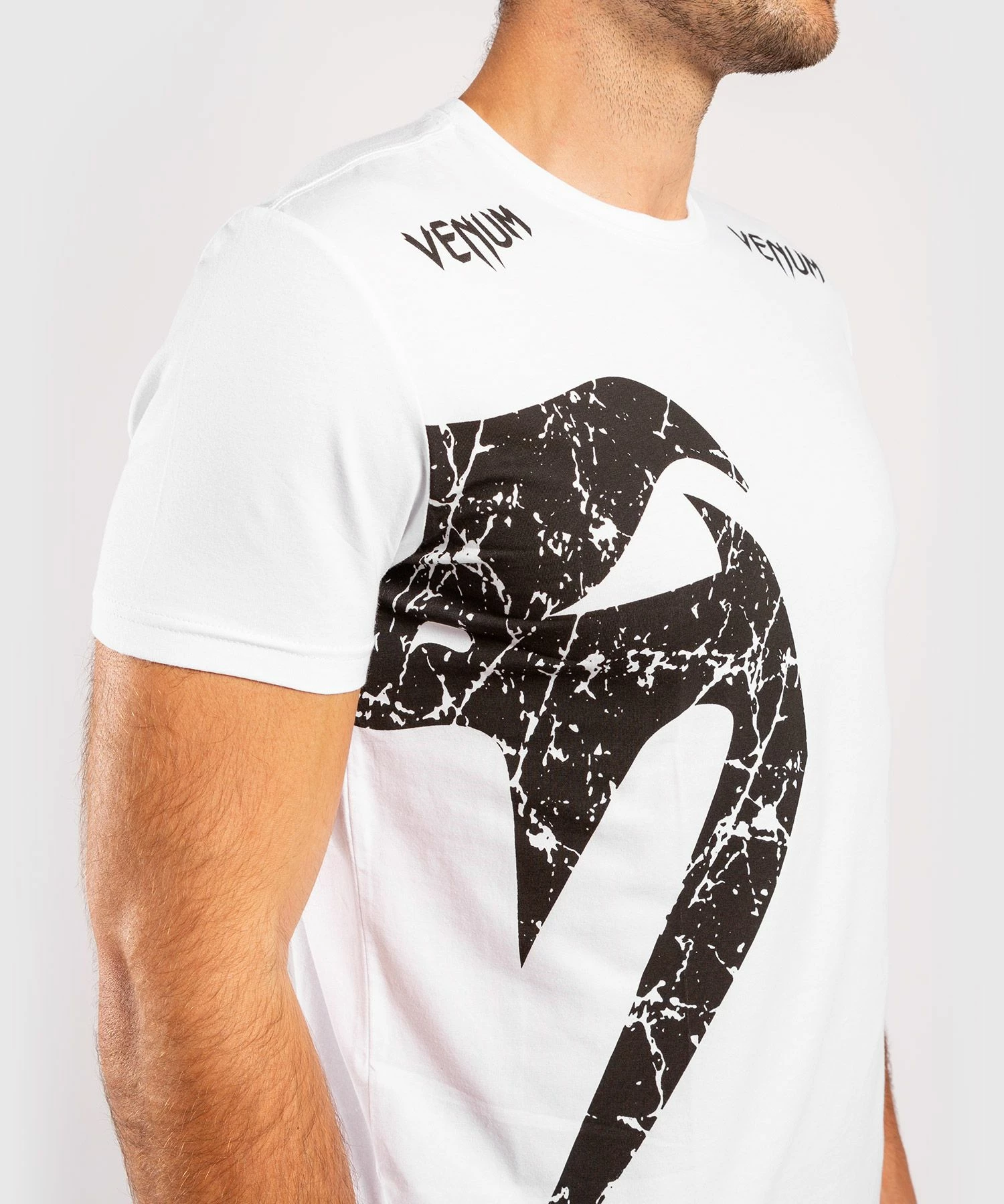 Venum Giant T-shirt - White 4 Venum Giant T-shirt - White - Image 2