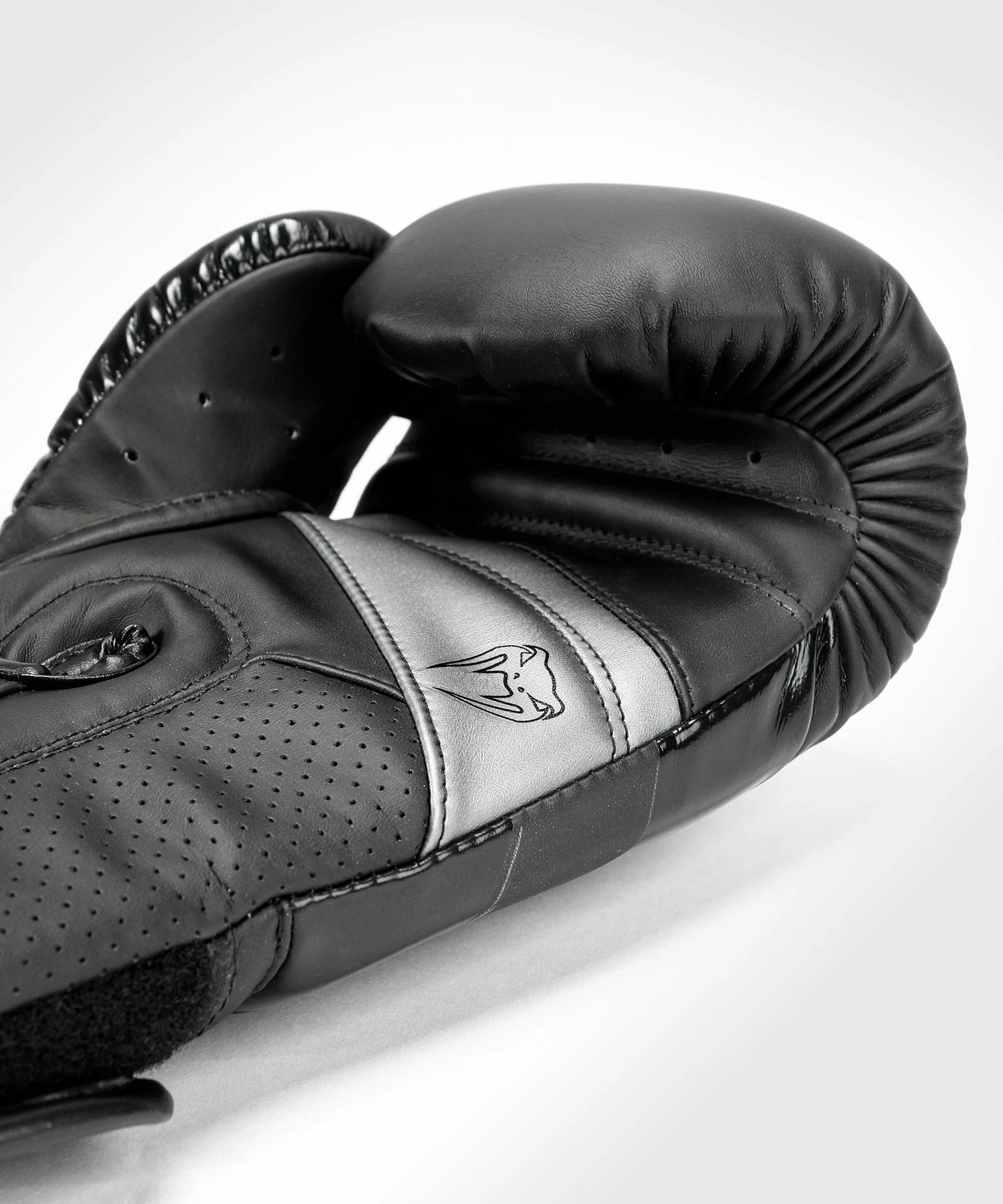 Venum Boxing Gloves Elite Evo - Black 4 Venum Boxing Gloves Elite Evo - Black - Image 2