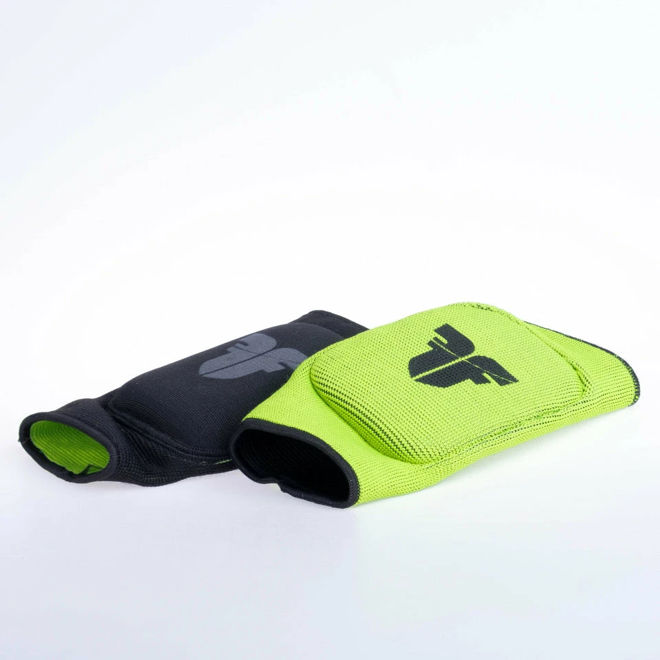 Fighter Reversible Elbow Guard - Black/green 5 Fighter Reversible Elbow Guard - Black/green - Image 3