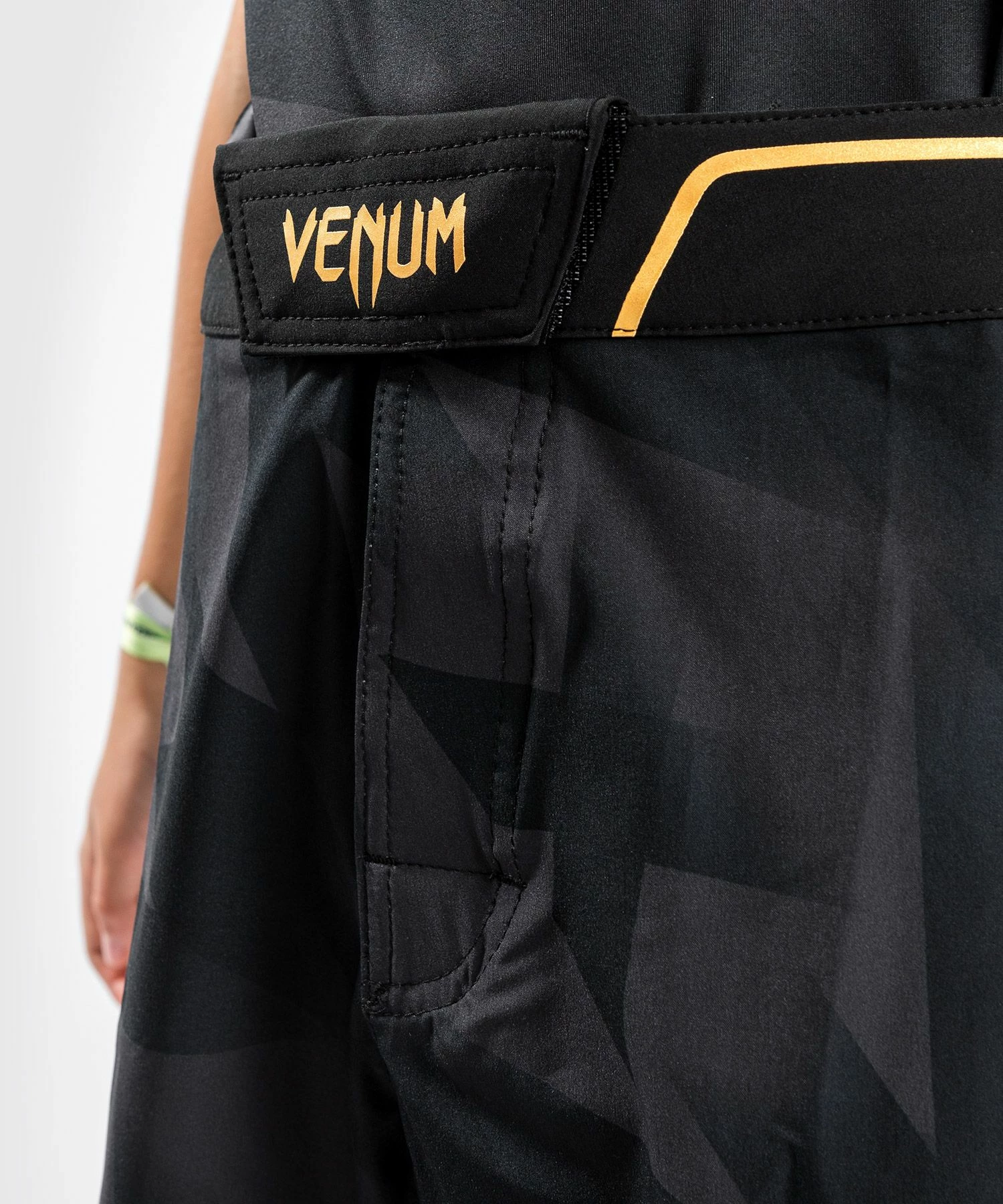 Venum Razor Kids MMA Shorts - Black/gold 8 Venum Razor Kids MMA Shorts - Black/gold - Image 6