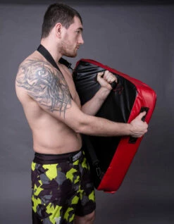 Fighter Kicking/Punching Shield - Black/red, FKPS-01 13 Fighter Kicking/Punching Shield - Black/red, FKPS-01 -Fighters Europe Store ef532d45c778a1a1b327b01e1c1450eb